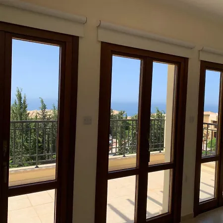 דירה Theseus Sea View *